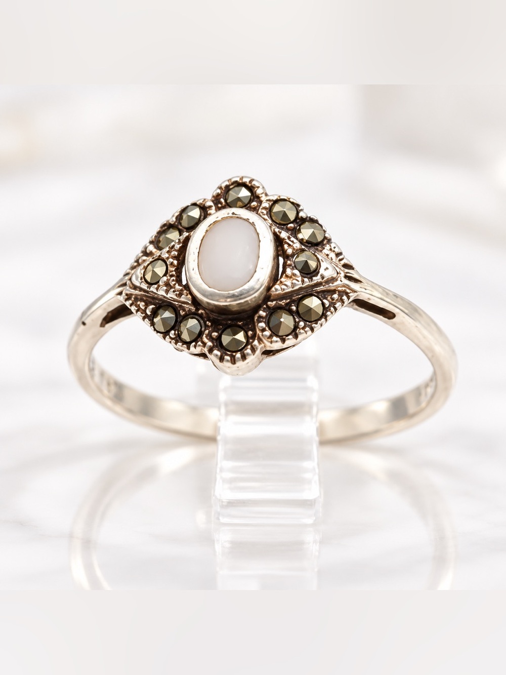 Art Deco style marquise ring distinctive eye-shaped (navettee shuttle) setting